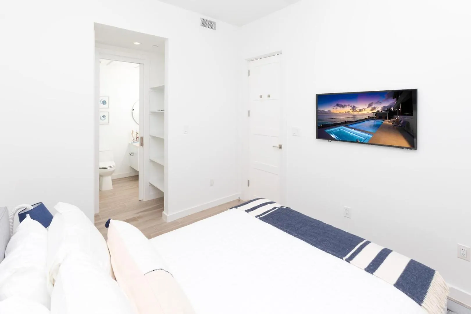 Apartment Seadreams 8 - Luxury Condo With Shared Pool, Hot Tub, Rooftop Lounge West Bay Cayman Islands