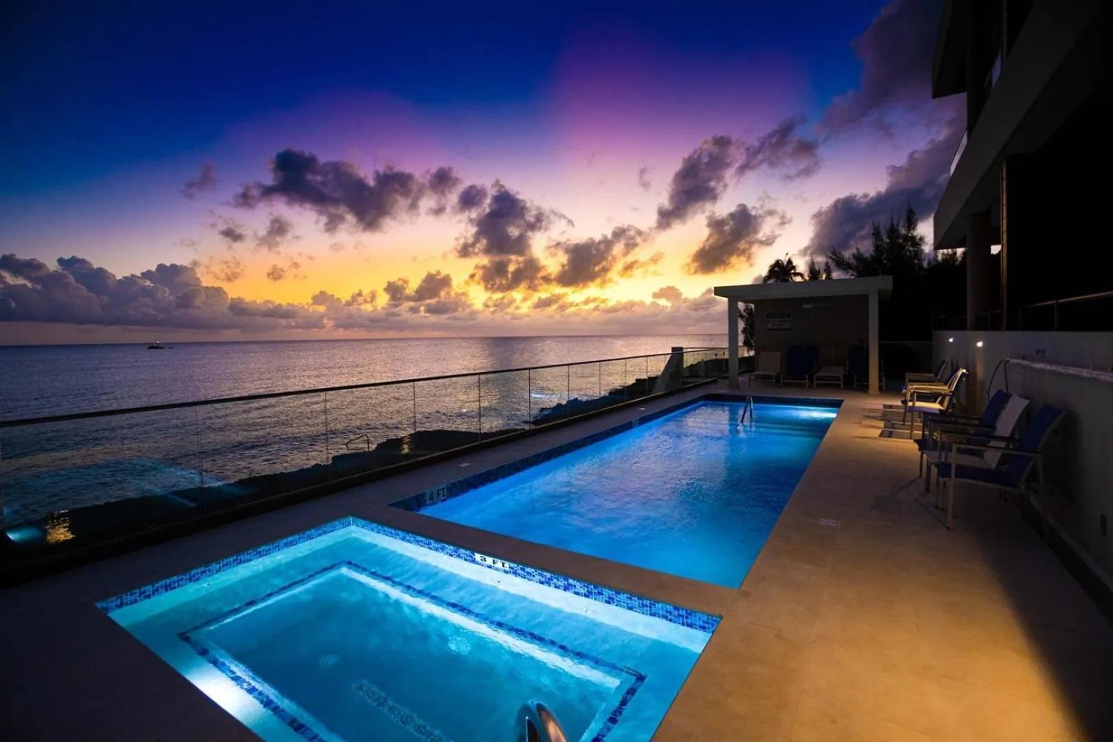 Seadreams 8 - Luxury Condo With Shared Pool, Hot Tub, Rooftop Lounge West Bay 0*,  Cayman Islands