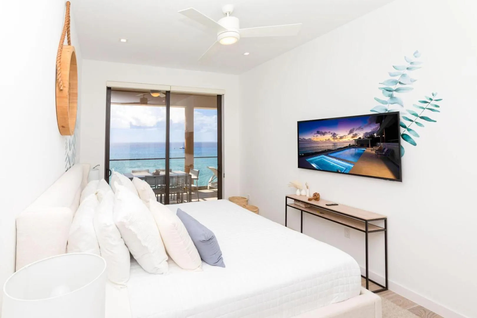 Apartment Seadreams 8 - Luxury Condo With Shared Pool, Hot Tub, Rooftop Lounge West Bay